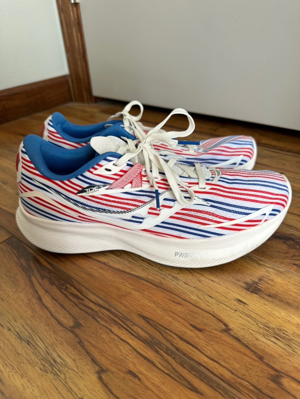 Saucony Ride 15 Sneakers - Red, White & Blue Stripe Women’s Size 9
